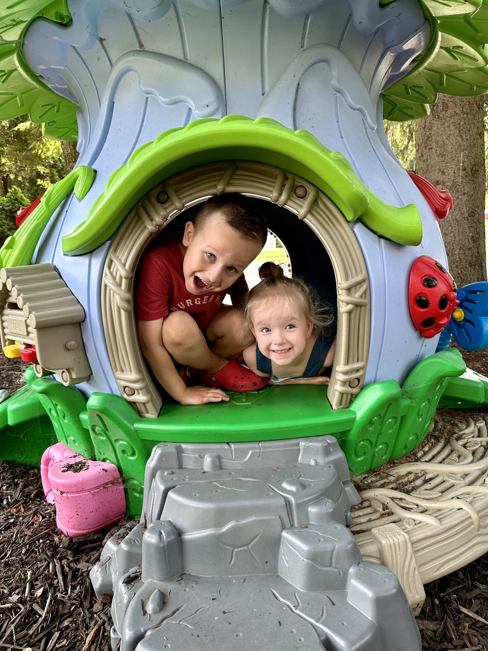 kids playing in a playhouse at the Wagnalls memorial