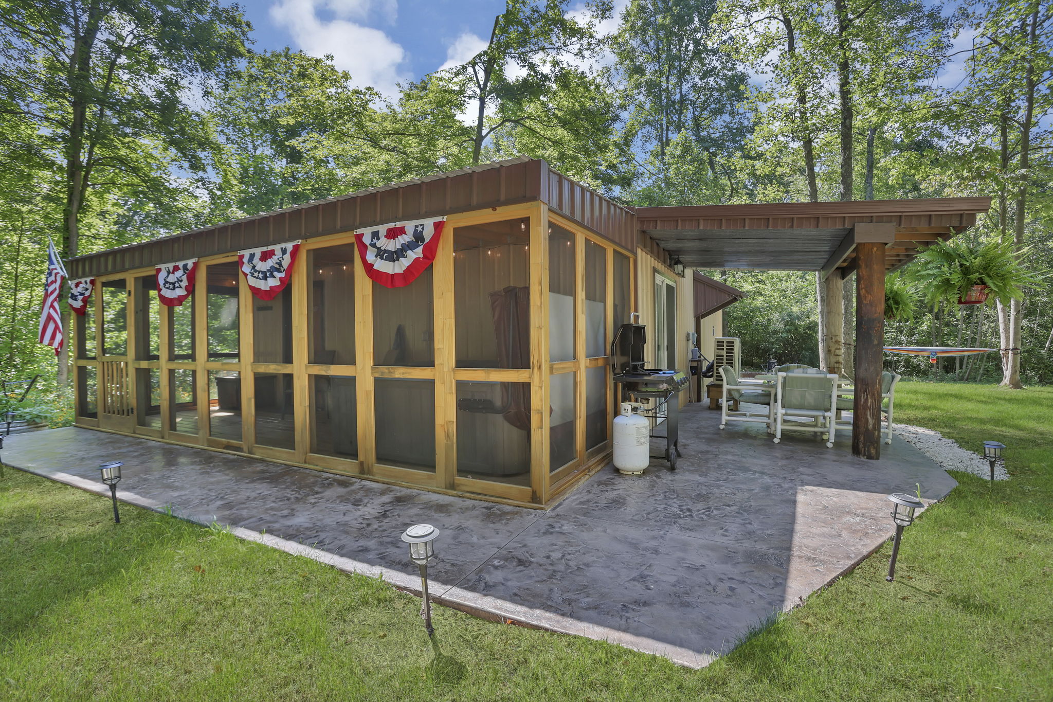 Photo of GunSmoke cabin outside view