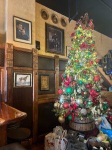 christmas tree lighted and decorated at O'Huids